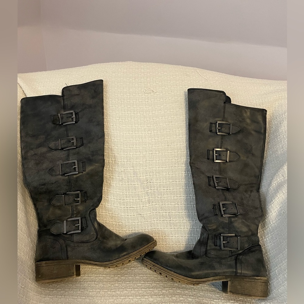 Knee high gray buckle boots size 9